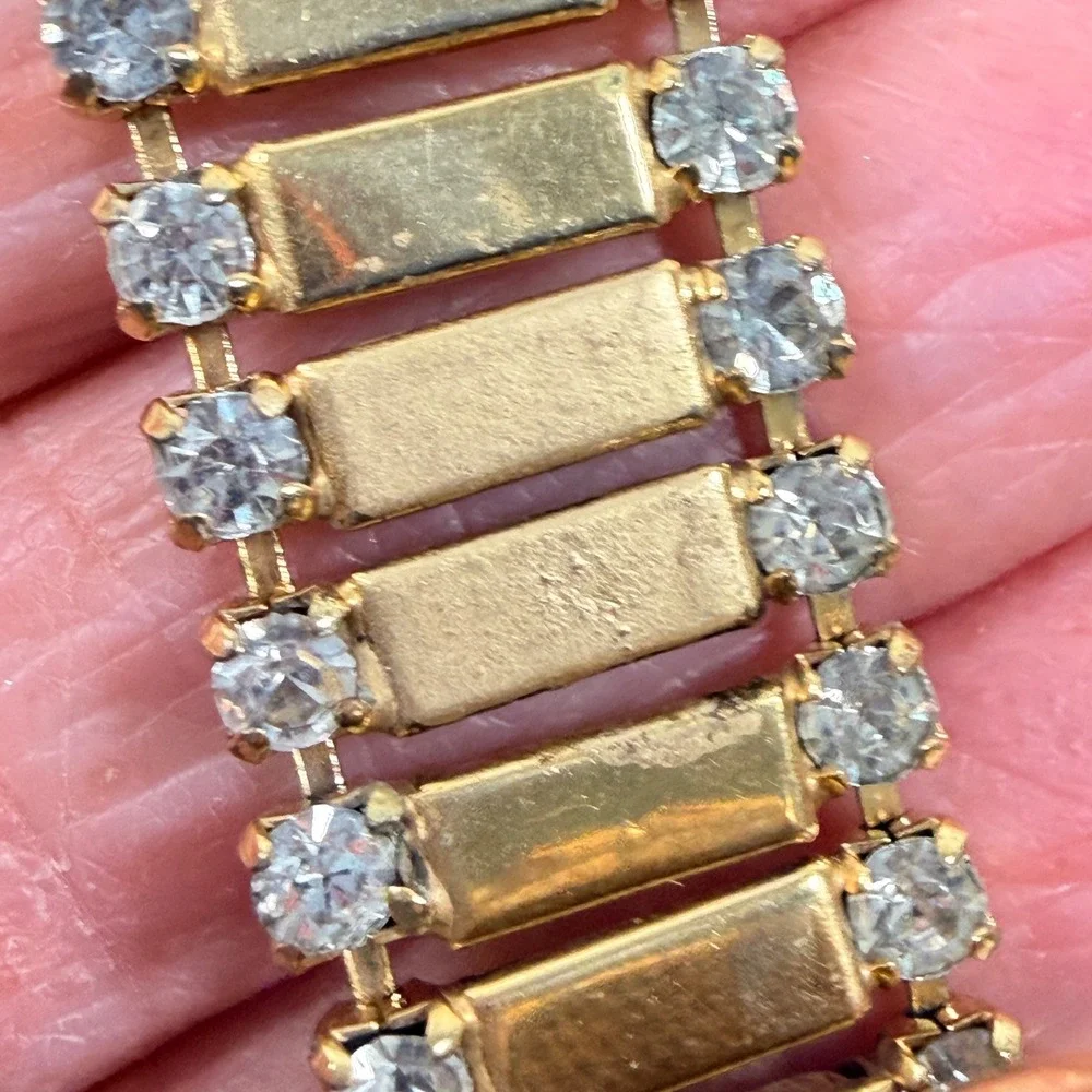 Vintage Gold Tone Faux Pearl Rhinestone Bracelet Floral Medallion 6.75 *READ*